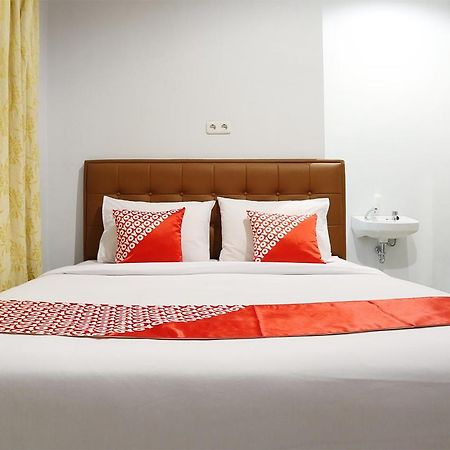 Hotel Oyo 1649 Grya Lavinsa Padang  Esterno foto