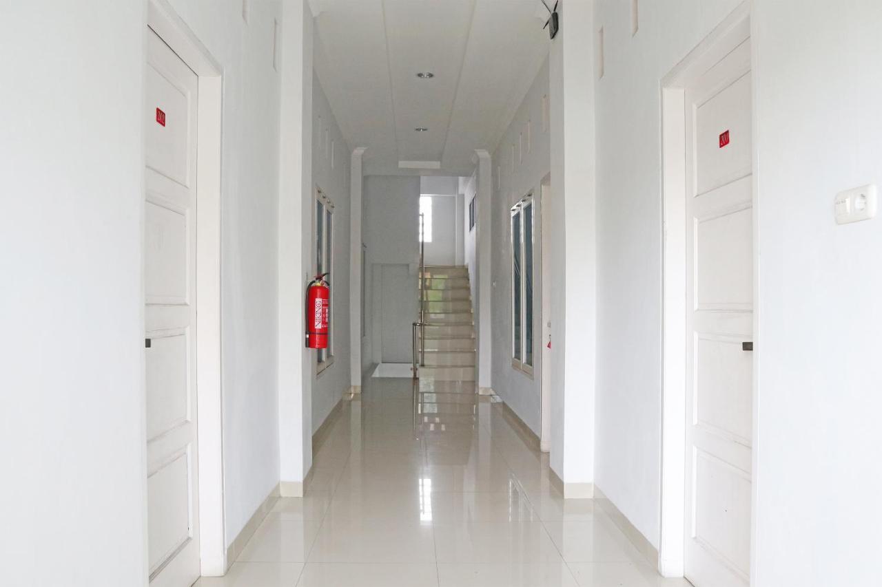 Hotel Oyo 1649 Grya Lavinsa Padang  Esterno foto