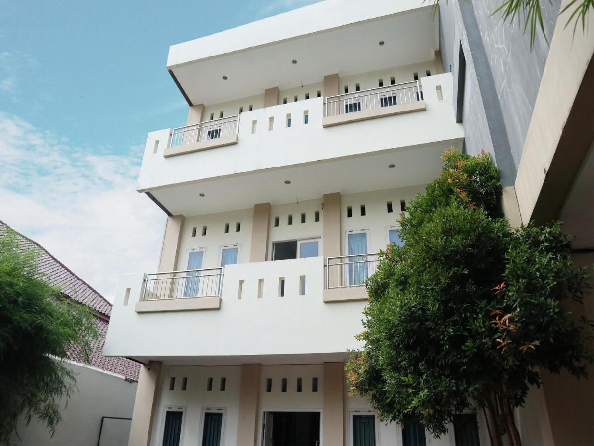 Hotel Oyo 1649 Grya Lavinsa Padang  Esterno foto