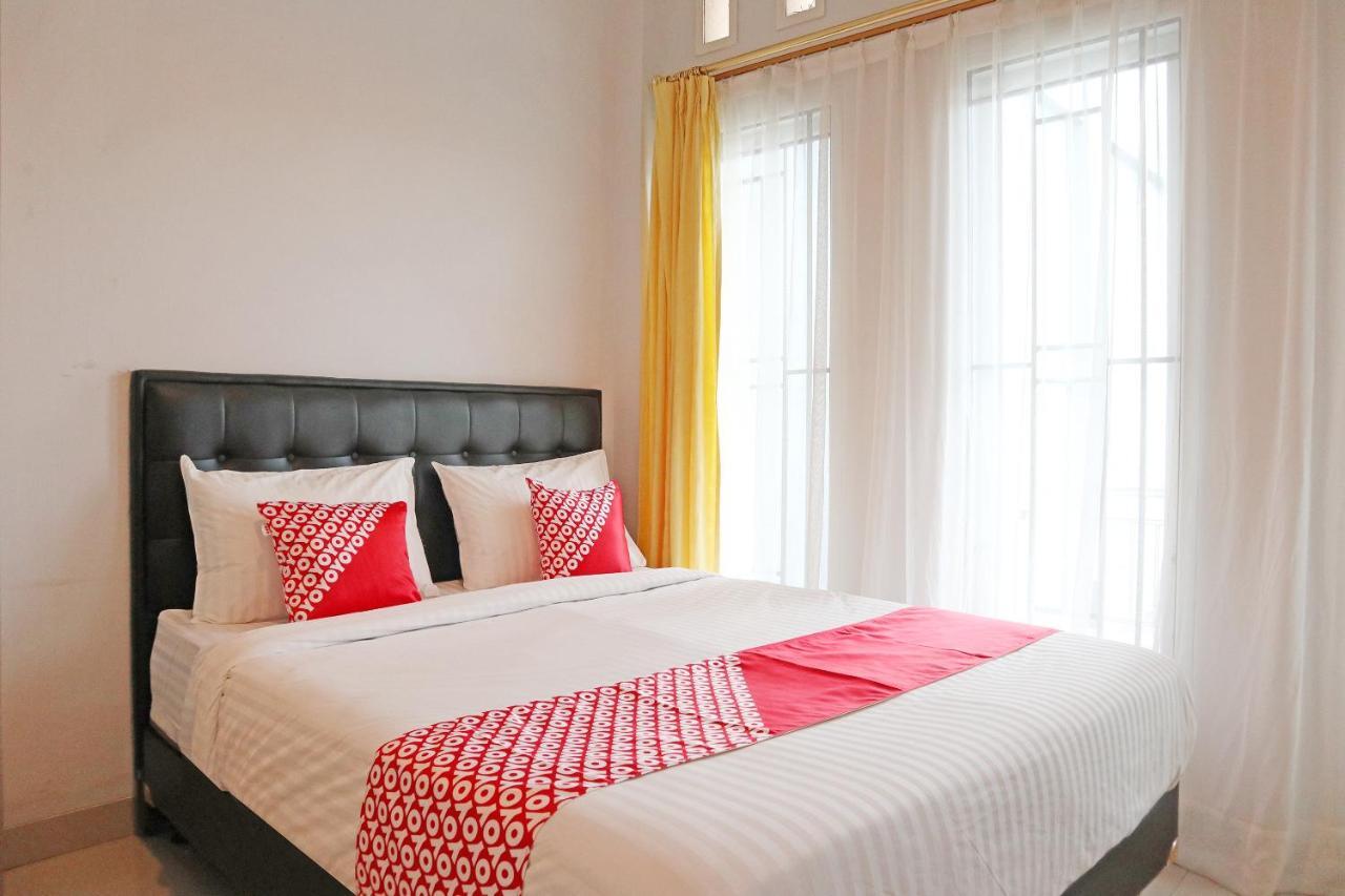 Hotel Oyo 1649 Grya Lavinsa Padang  Esterno foto