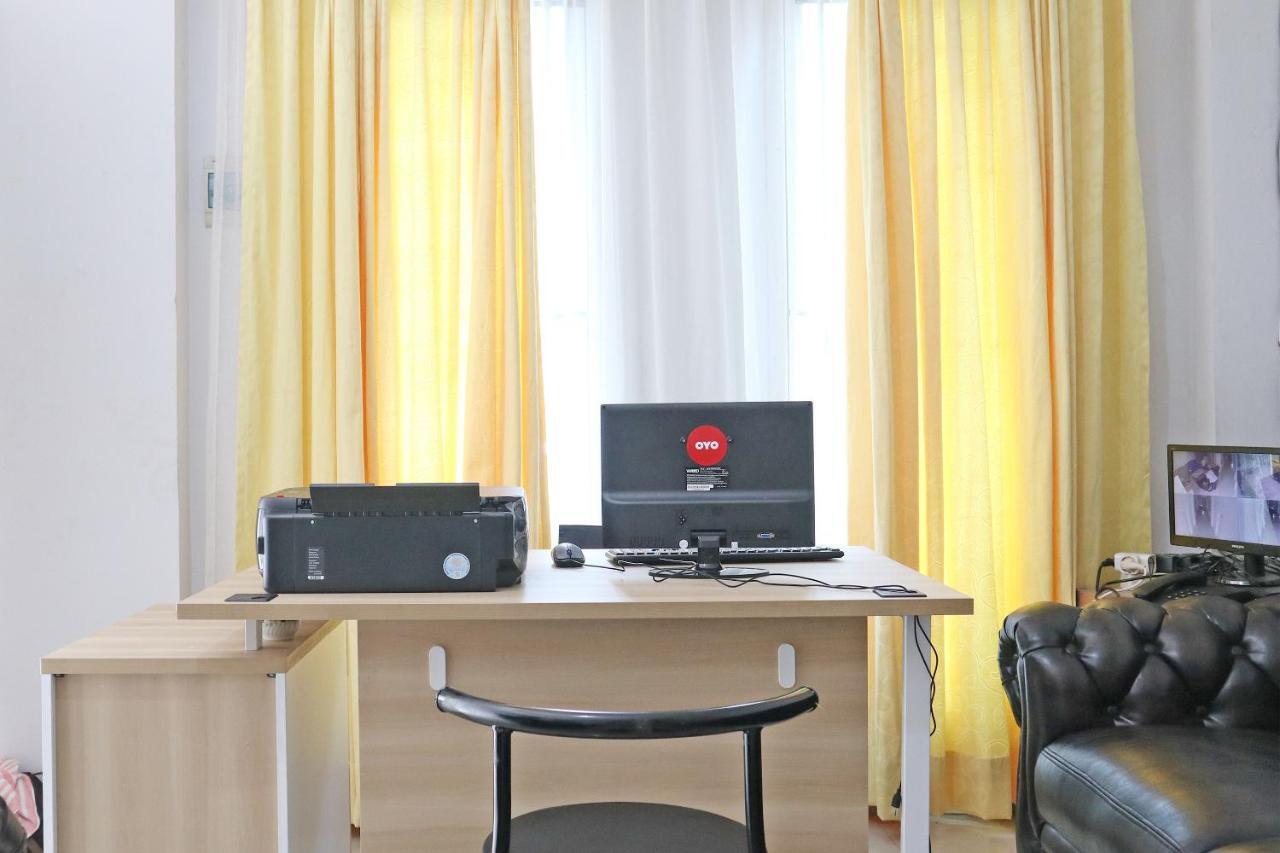 Hotel Oyo 1649 Grya Lavinsa Padang  Esterno foto