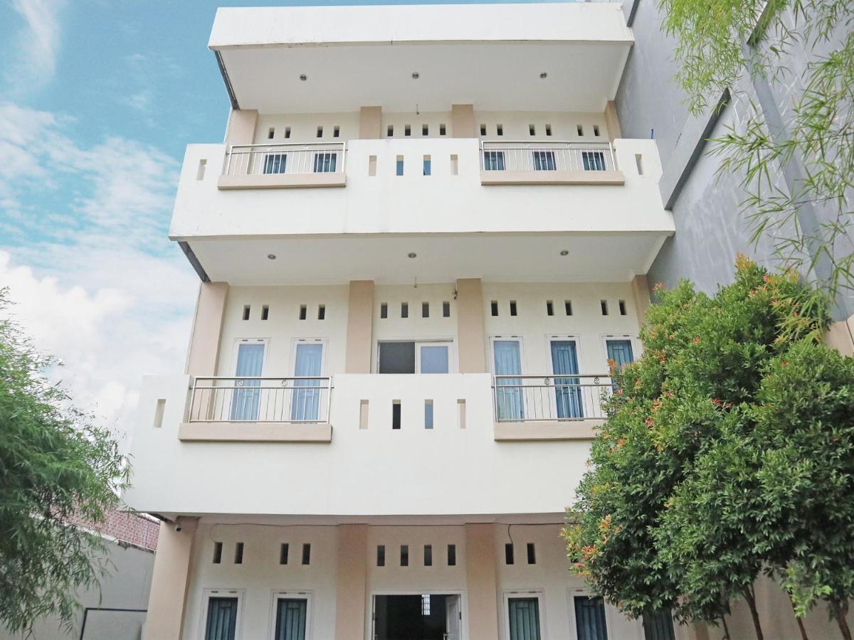 Hotel Oyo 1649 Grya Lavinsa Padang  Esterno foto