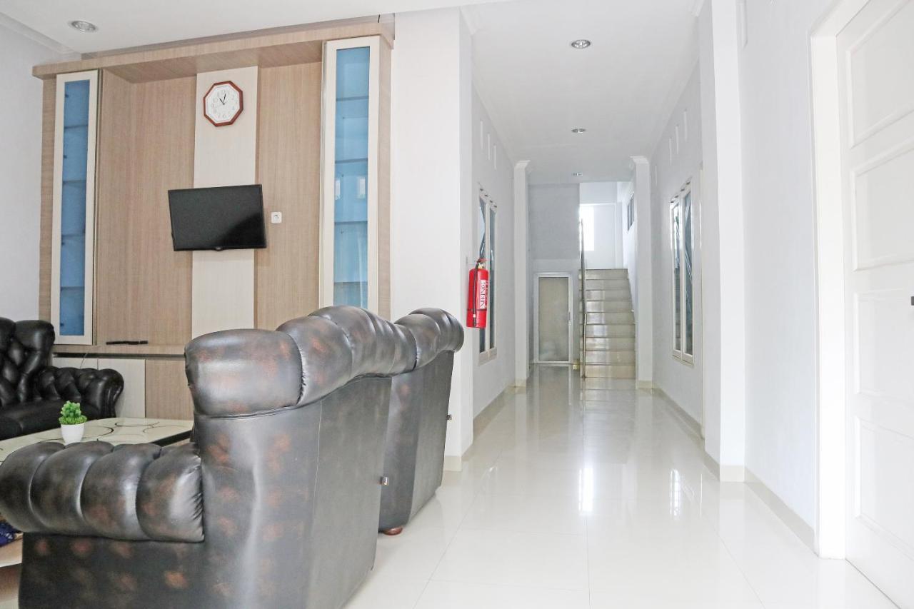Hotel Oyo 1649 Grya Lavinsa Padang  Esterno foto