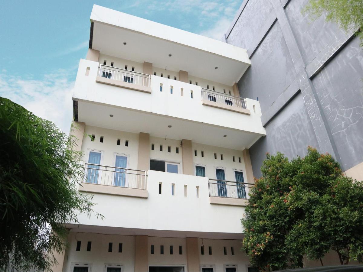 Hotel Oyo 1649 Grya Lavinsa Padang  Esterno foto