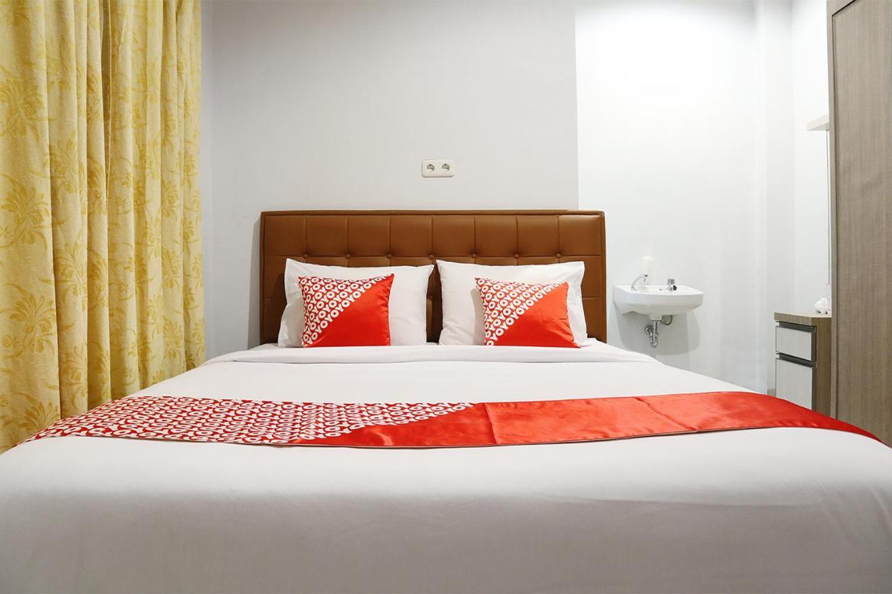 Hotel Oyo 1649 Grya Lavinsa Padang  Esterno foto