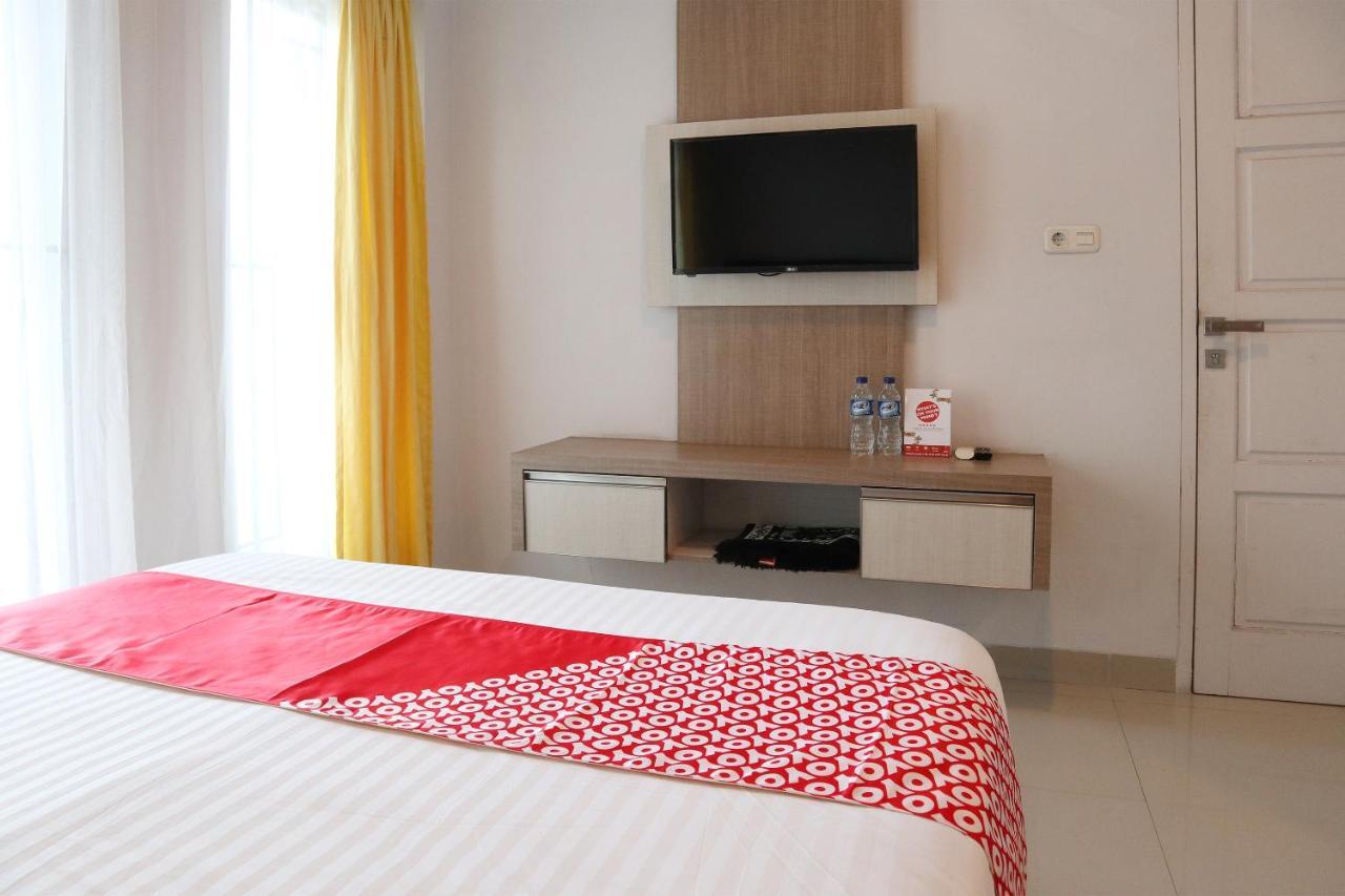 Hotel Oyo 1649 Grya Lavinsa Padang  Esterno foto
