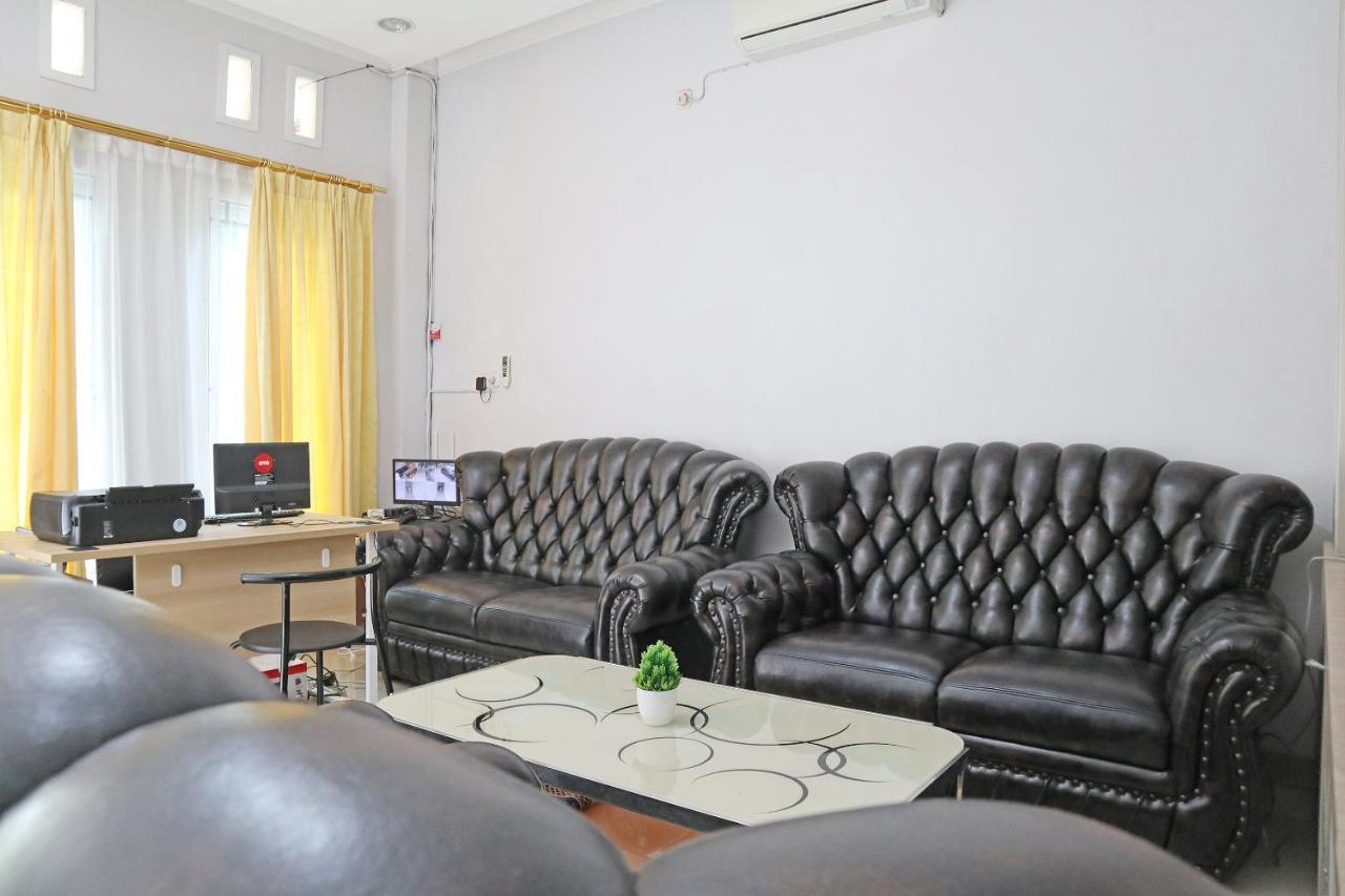 Hotel Oyo 1649 Grya Lavinsa Padang  Esterno foto